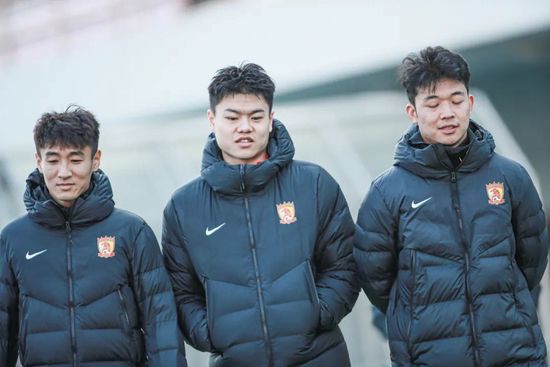 他这出来也一整日了，该回去了。